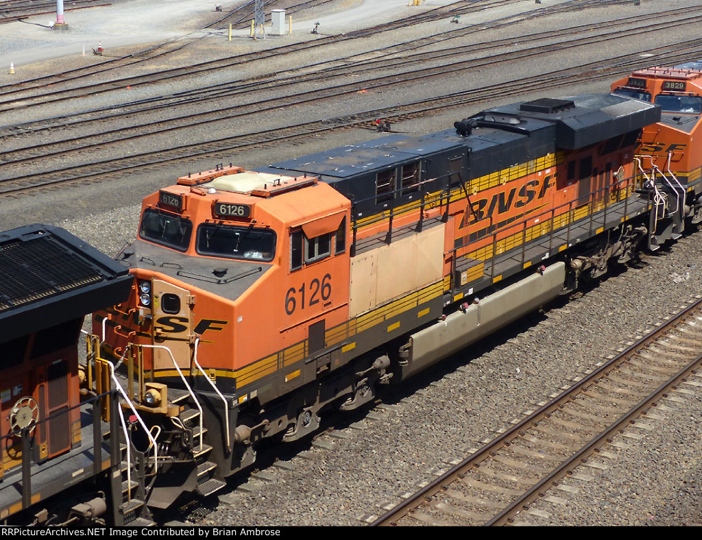 BNSF ES44AC 6126